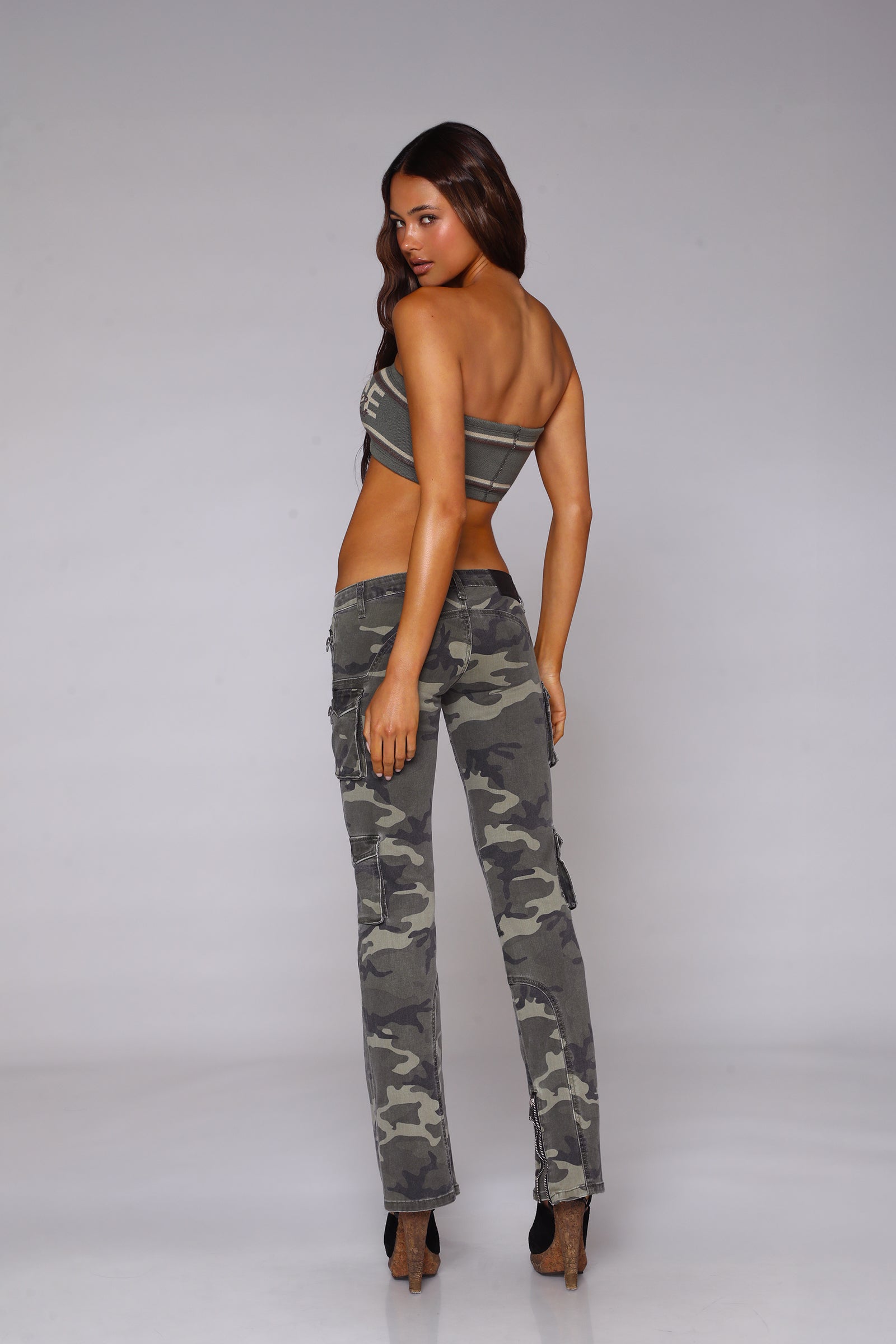 LARA CARGO / BASE CAMP